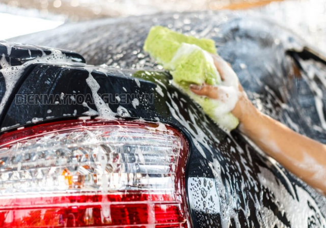 Lau rửa ngoại thất xe ô tô