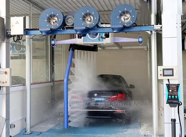 máy rửa xe ô tô tự động