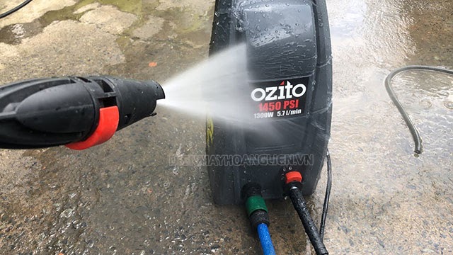 máy bơm rửa xe ozito