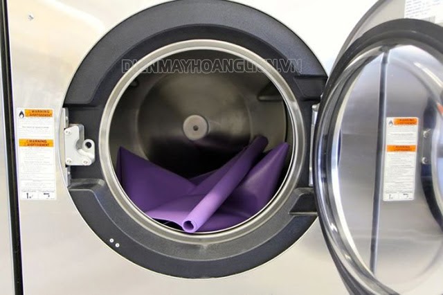 cách làm sạch thảm tập yoga bằng máy giặt