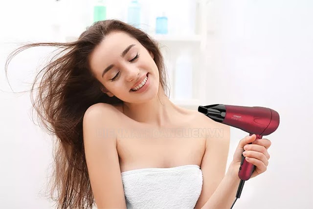 cách hút bụi bằng máy sấy tóc