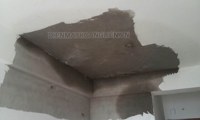 trần nhà bị ngấm nước từ sàn nhà tầng trên