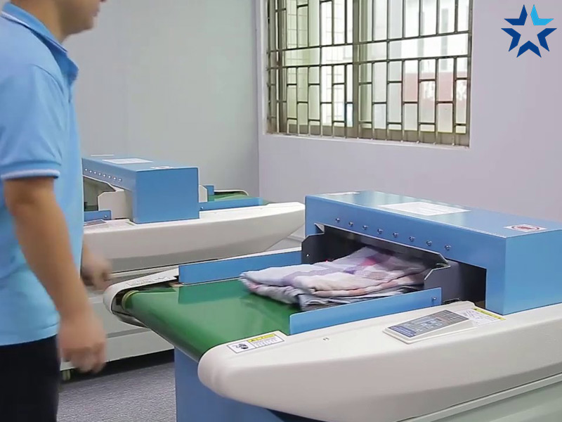 máy dò kim trong may mặc