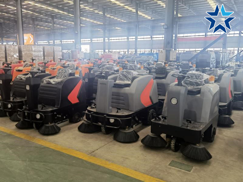kho xe quét rác ngồi lái
