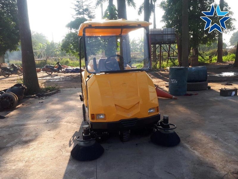 xe quét rác Palada ngồi lái