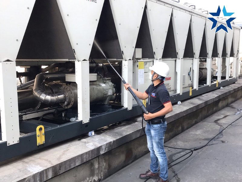 vệ sinh Chiller giải nhiệt gió