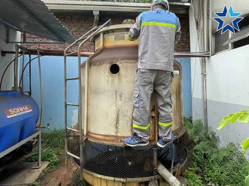 tháp giải nhiệt cũ