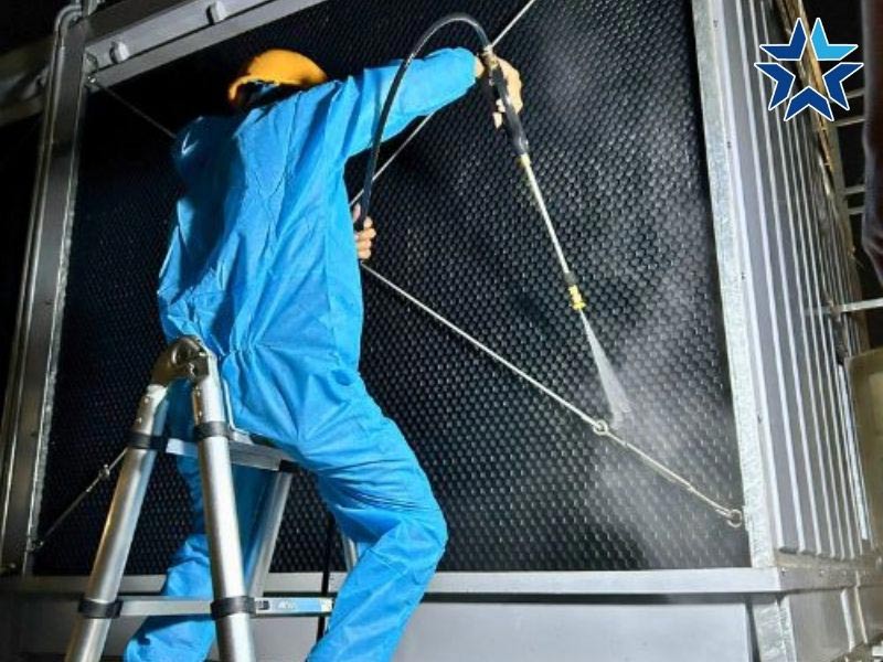 vệ sinh bụi bẩn bằng máy rửa áp lực cao