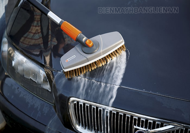 Chổi rửa xe là dụng cụ vệ sinh xe được sử dụng phổ biến hiện nay