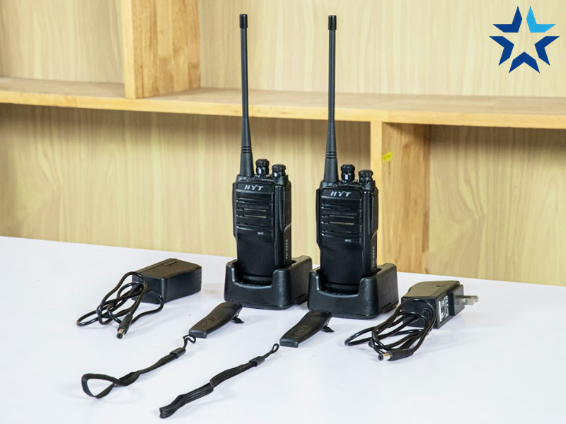 HYT TC-500S có đầy đủ phụ kiện đi kèm