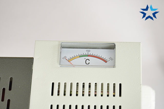 Đồng hồ hiển thị nhiệt độ của máy ép plastic YT320