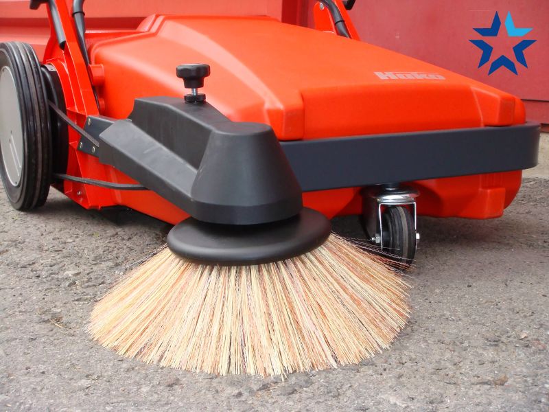 Xe quét rác Hako có bàn chải lớn