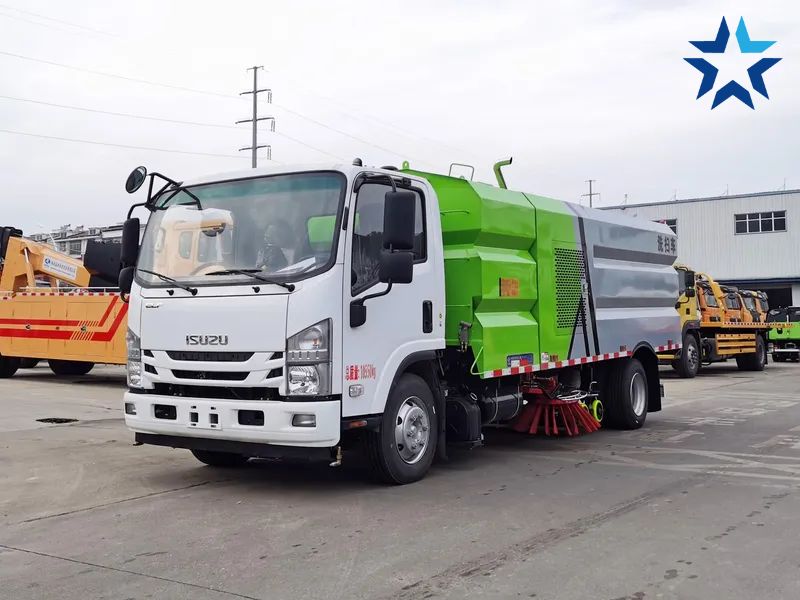 Xe quét đường Isuzu 4,5 khối FRR90LE4