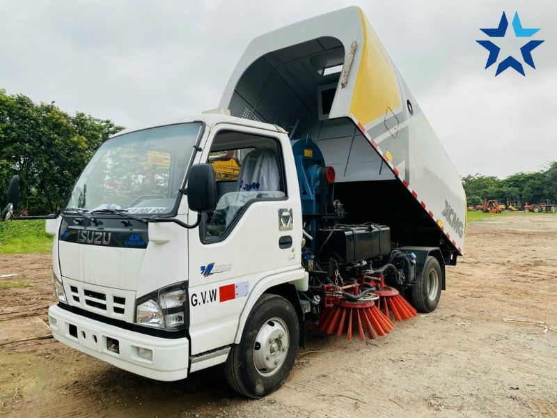 Xe quét đường Isuzu chổi quét lớn