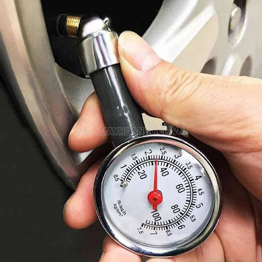 Thiết bị đo áp suất lốp xe