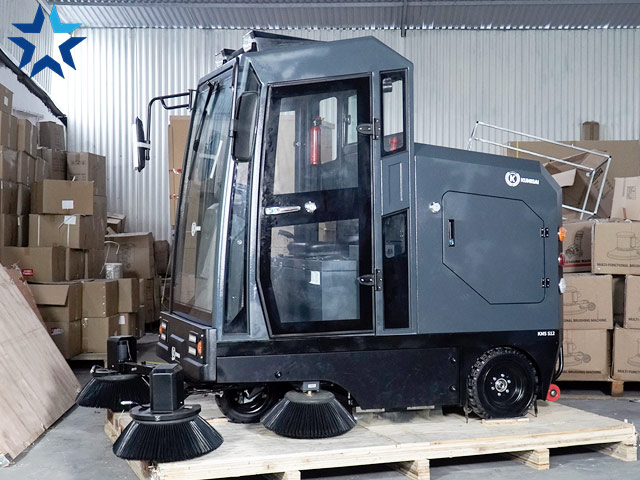 Xe quét rác ngồi lái Kumisai KMS-S12 đang được phân phối tại điện máy Hoàng Liên