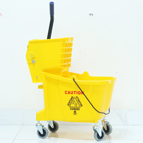 Xe dọn vệ sinh B-038