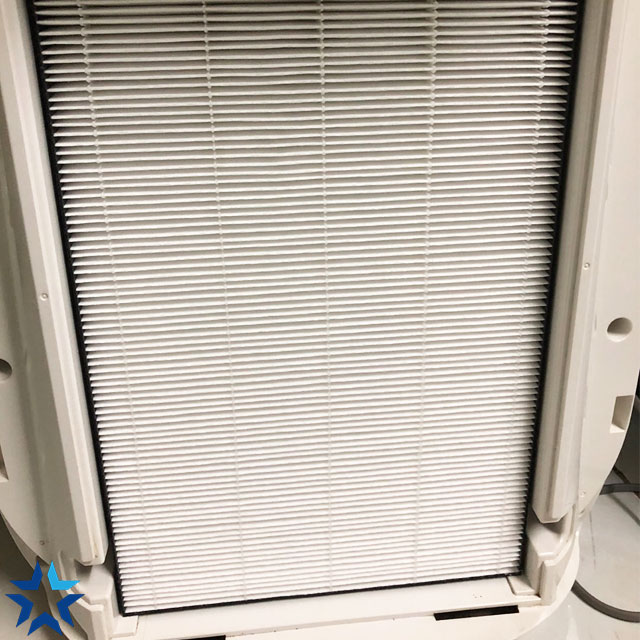Màng lọc HEPA Sharp FP-J40E-W khi được lắp vào máy lọc