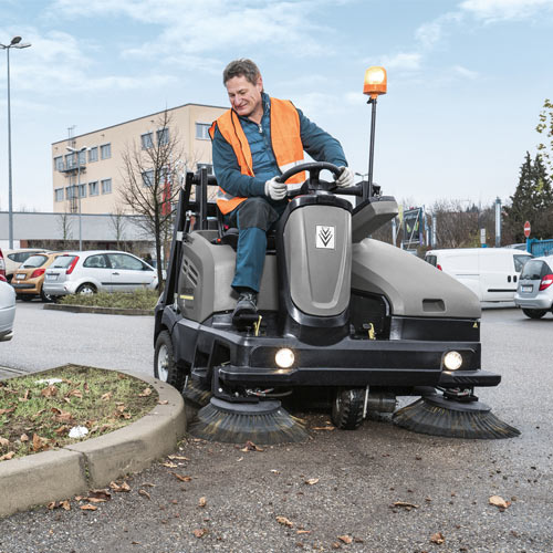 Xe quét ngồi lái Karcher KM 125/130 R Lpg