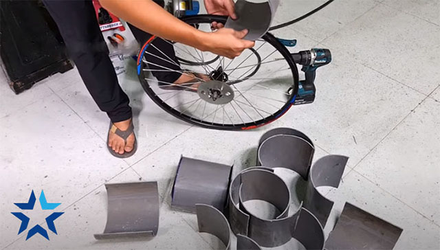 Cánh quạt và trục quay làm từ ống nhựa và vành xe đạp