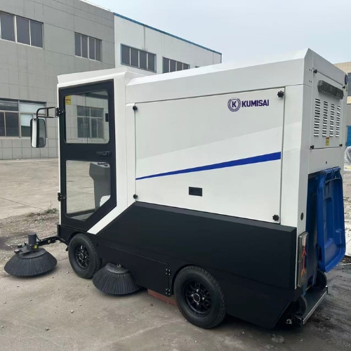 Xe quét rác ngồi lái Kumisai KMS - 240L