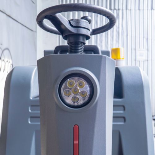 Xe quét rác nhà xưởng ngồi lái Kumisai KMS 1250E - Pin Litium
