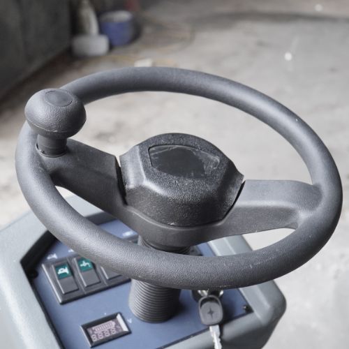 Xe quét rác ngồi lái Kumisai KMS 1350E - Pin Litium