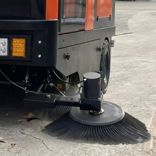 Xe quét rác ngồi lái Kumisai KMS-S13 Pin Lithium