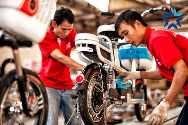 Kiểm tra tổng thể và bôi dầu mỡ vào các chi tiết xe