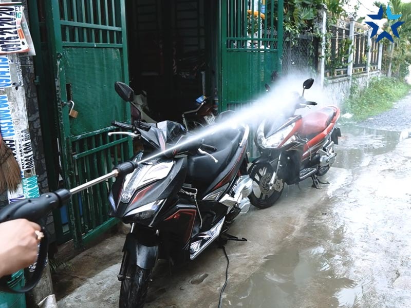 Máy bơm rửa xe Soeasy cho tia nước mạnh